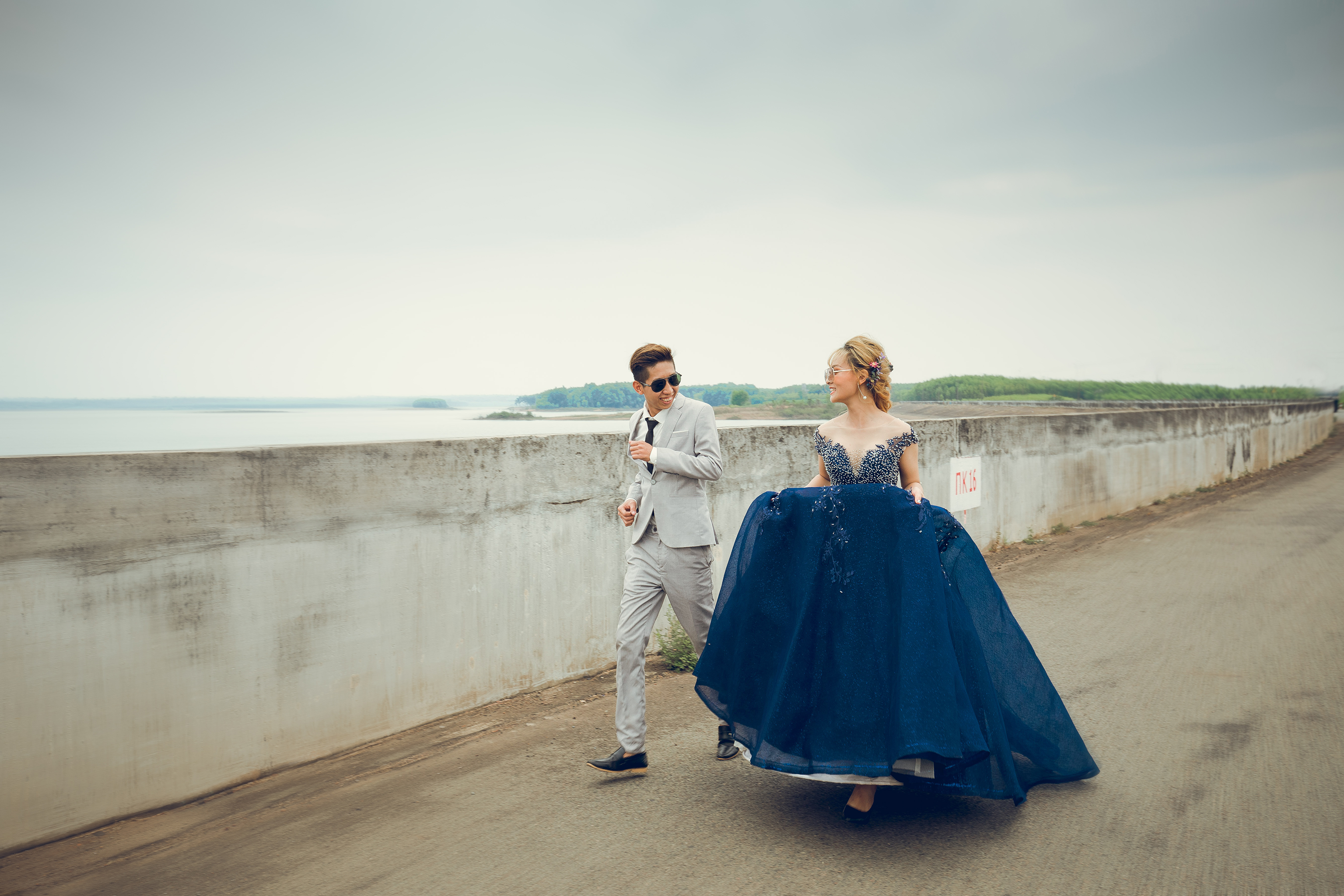 Bạn đang muốn tìm một nơi chụp hình cưới đẹp ở Trảng Bom? Chúng tôi sẽ làm hài lòng bạn với những bức ảnh cưới đẹp nhất tại nơi đây. Với không gian xanh mát và tươi trẻ, chúng tôi đảm bảo rằng bạn sẽ có những bức ảnh cưới đẹp nhất với không gian thiên nhiên tuyệt đẹp.